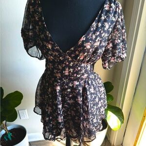 Cute and feminine black floral print romper.